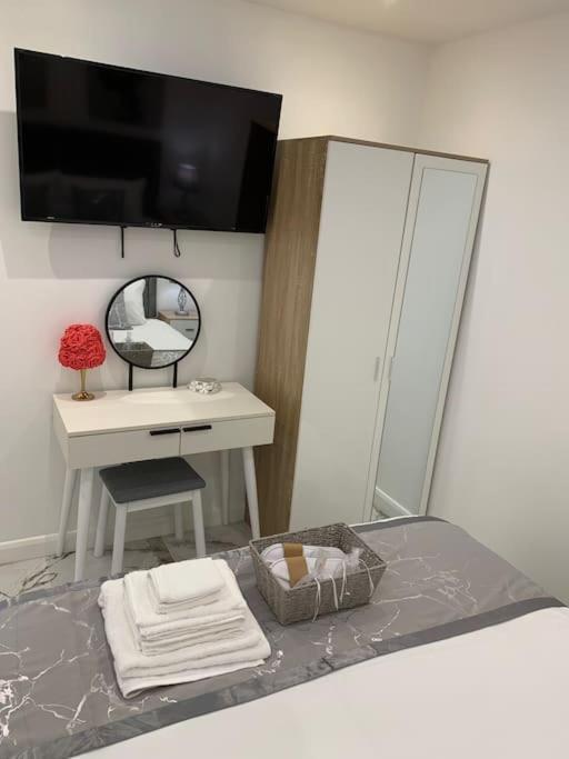 Apartment C, A One Bedroom Flat In South London Carshalton Экстерьер фото