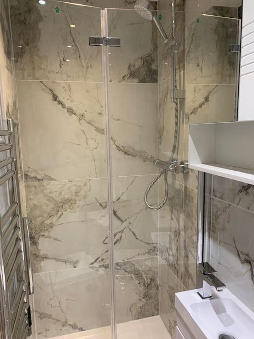 Apartment C, A One Bedroom Flat In South London Carshalton Экстерьер фото