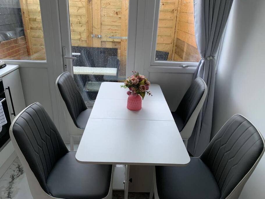 Apartment C, A One Bedroom Flat In South London Carshalton Экстерьер фото